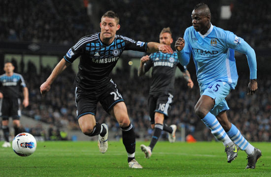 场中呈现出 场中呈现出