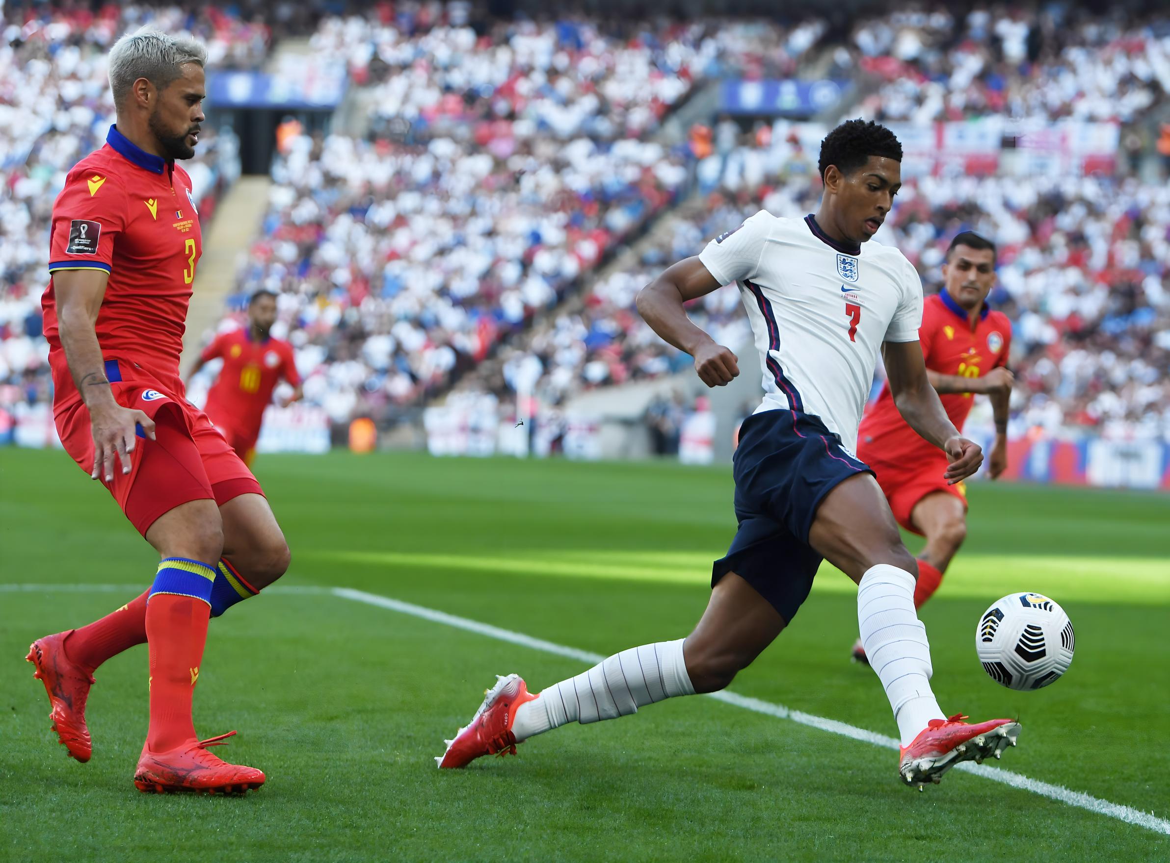 现效力于英 现效力于英