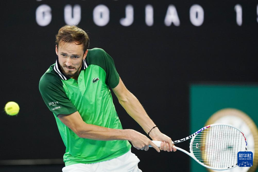 印尼羽球超级500赛 ｜ 女单决赛2局挫沈有振 拉查诺阔别5年重夺冠军.